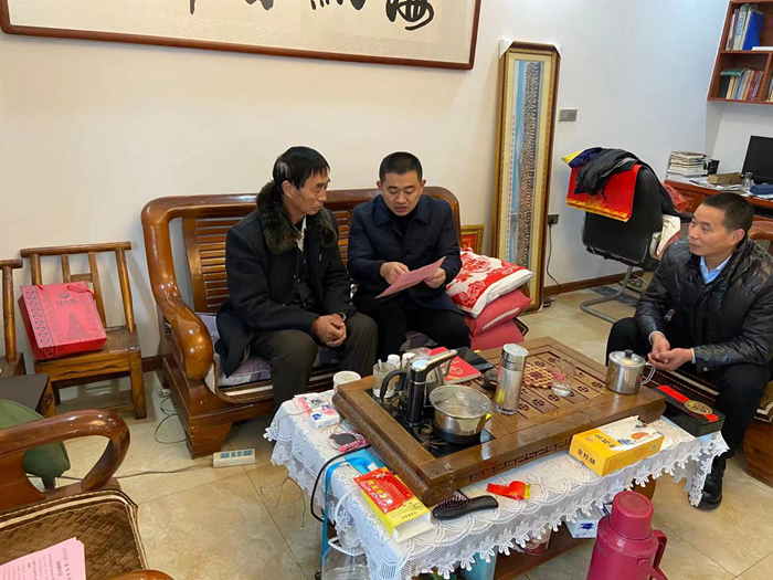 老党员家中.jpg